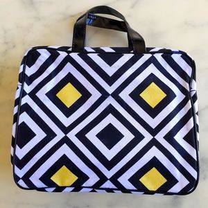 NWT.Bloomingdale's Large Cosmetic Bag with Multicolor Diamond Shape and Handles.